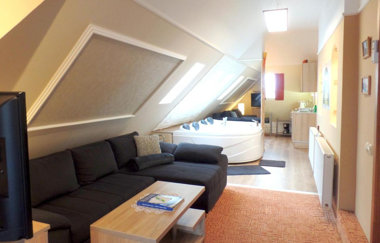 Apartman Siesta Buek - Buekfuerdo Buk Exterior foto