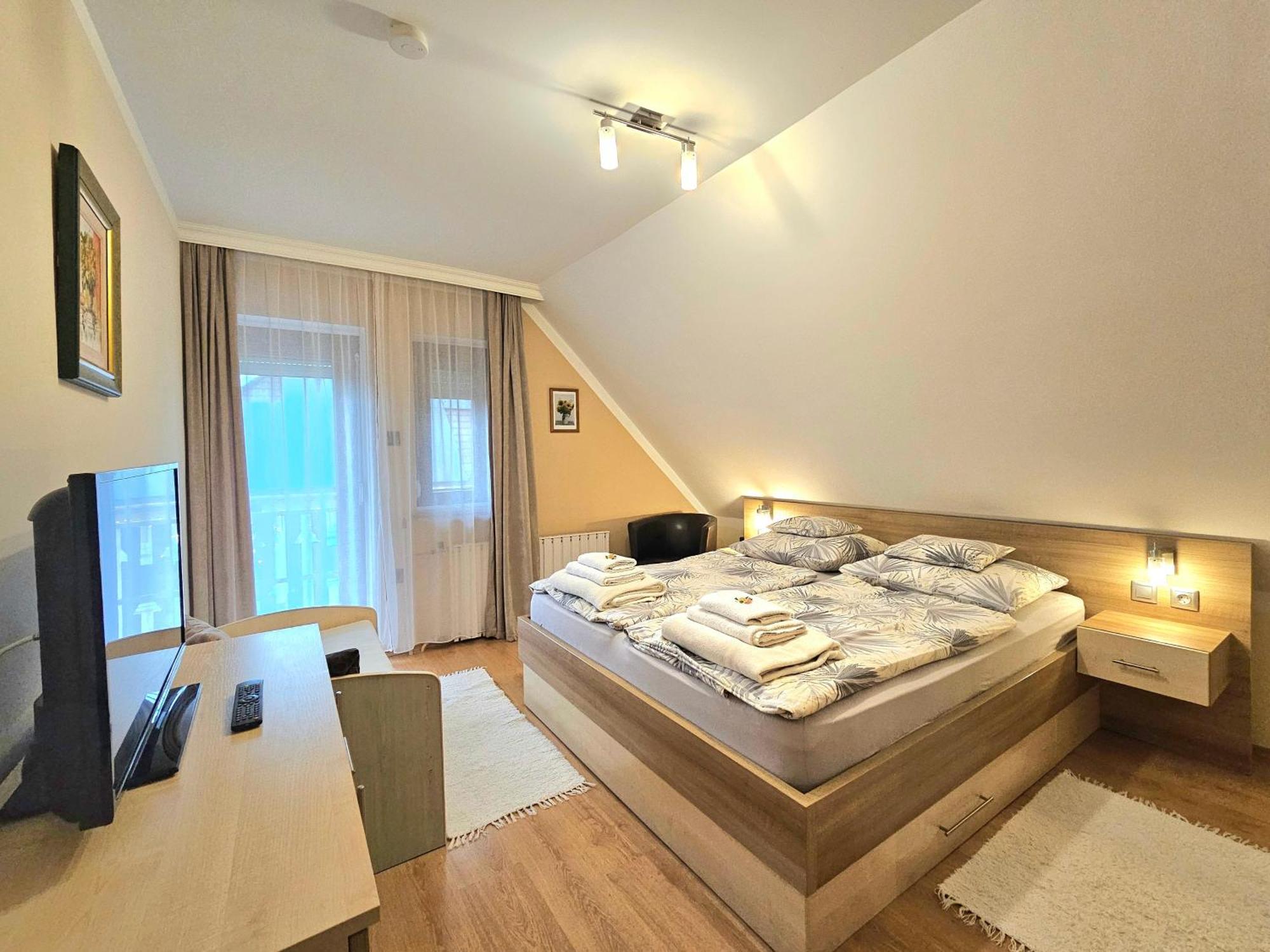 Apartman Siesta Buek - Buekfuerdo Buk Exterior foto